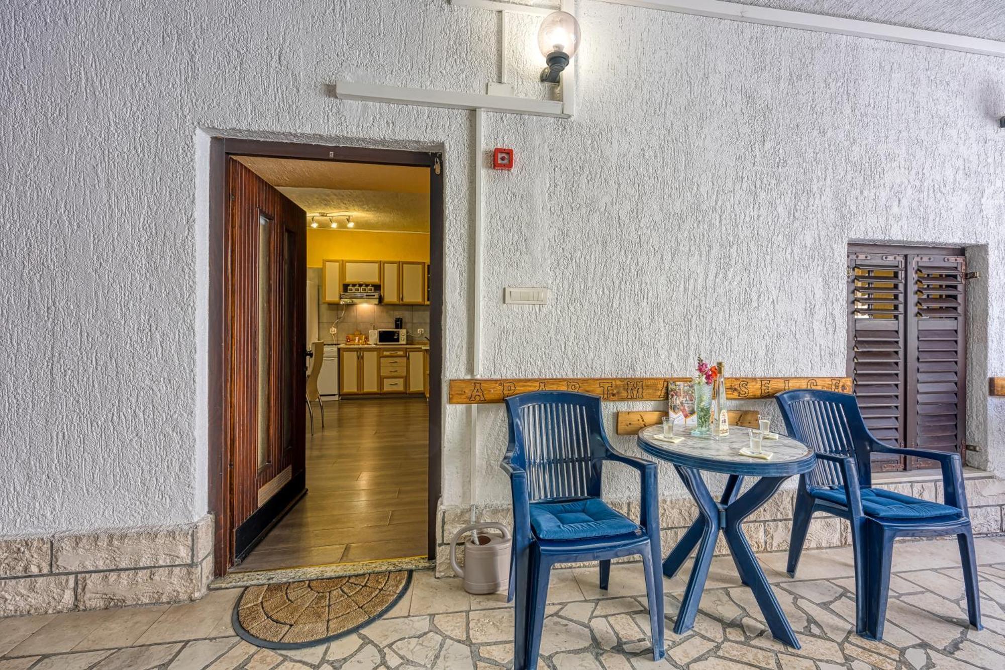 Apartments Cindric Selce Exterior photo