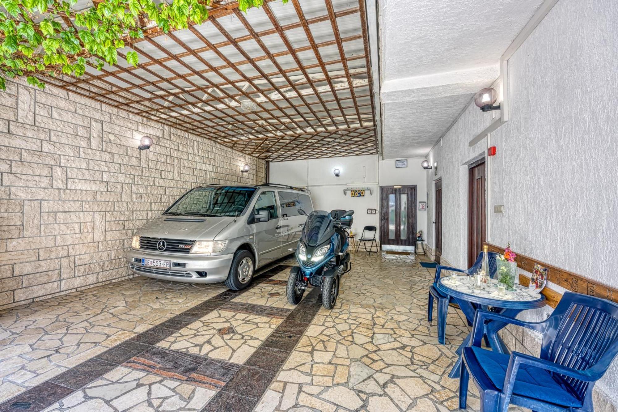 Apartments Cindric Selce Exterior photo